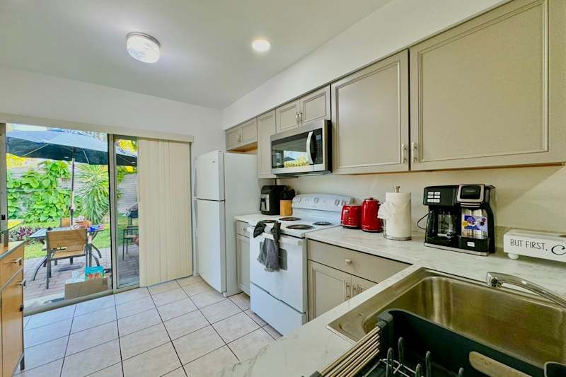Photo 2 of Near Fort Myers Beach - 2BR - 2BA - Grill